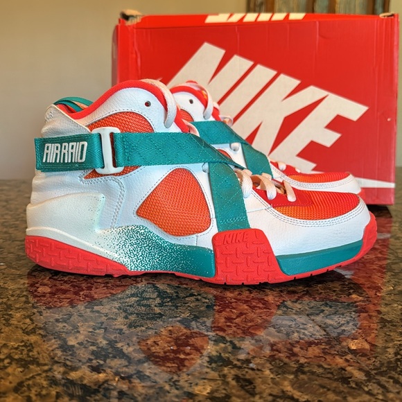 Nike Air Raid Sneakers white automic mango and turbo green 652359 EUC 10.5 - Picture 7 of 16